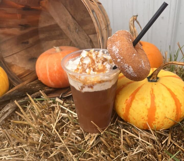apple cider with doughnut